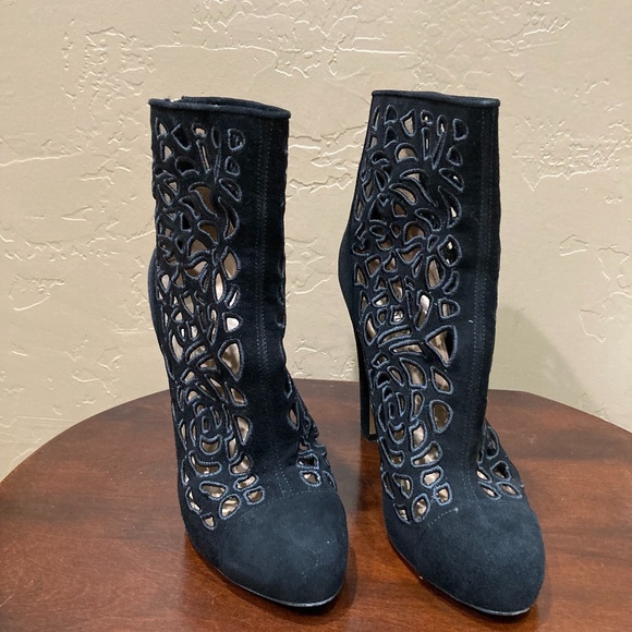 Valentino Garavani Black Suede Laser Cut Ankle Boots, Size 38 - Picture 2 of 14